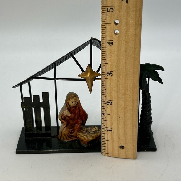 Vtg 5x4x1.5” Metal Nativity w/ Ceramic Joseph, Mary & Baby Jesus Manger … - Picture 13 of 14